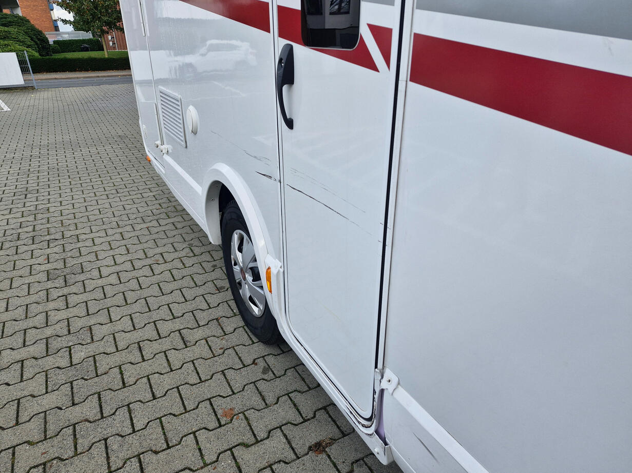 Kratzer in der Tür - Wohnmobil